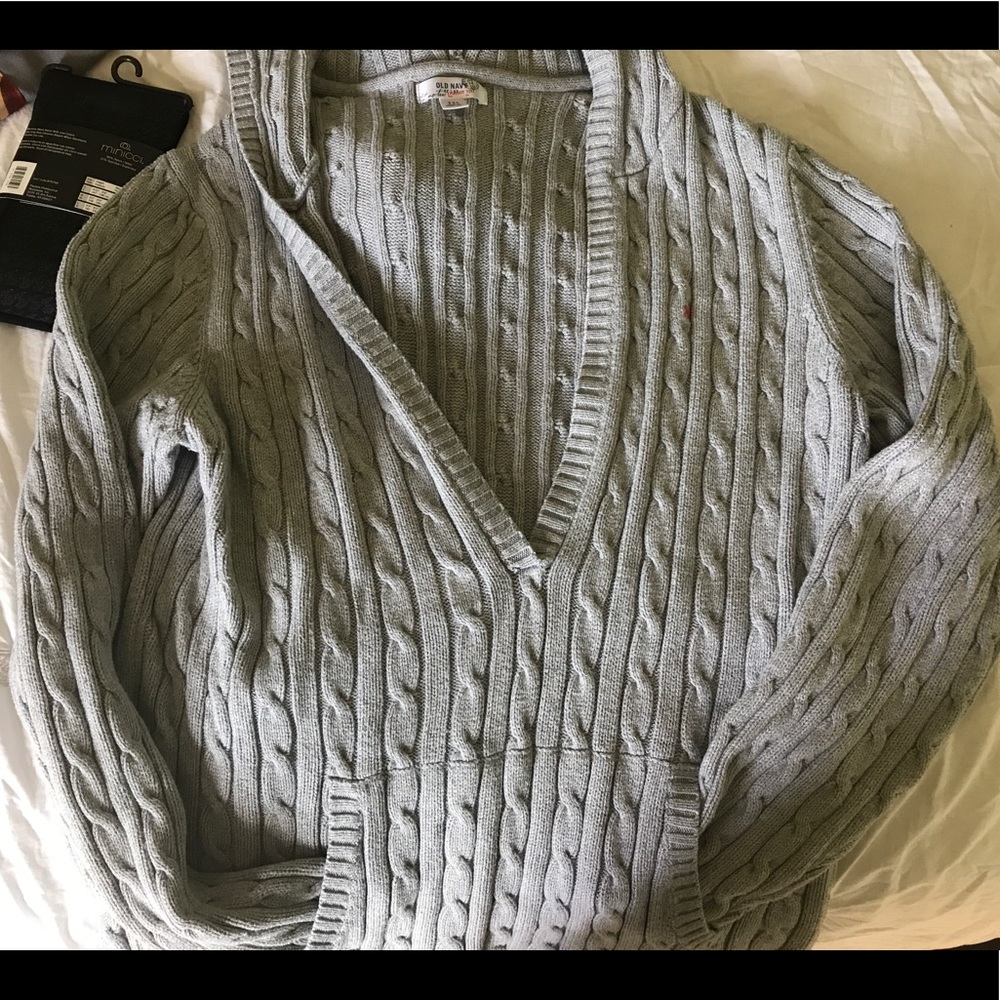 Hooded sweater with front pocket